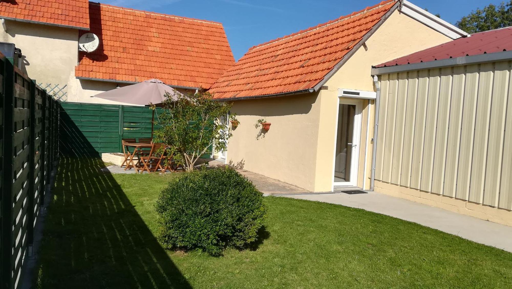 Gite De L'Etang Des Sarcelles Saint-Martin-d'Aubigny Exterior photo